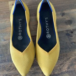 Rothy’s point yellow size 8